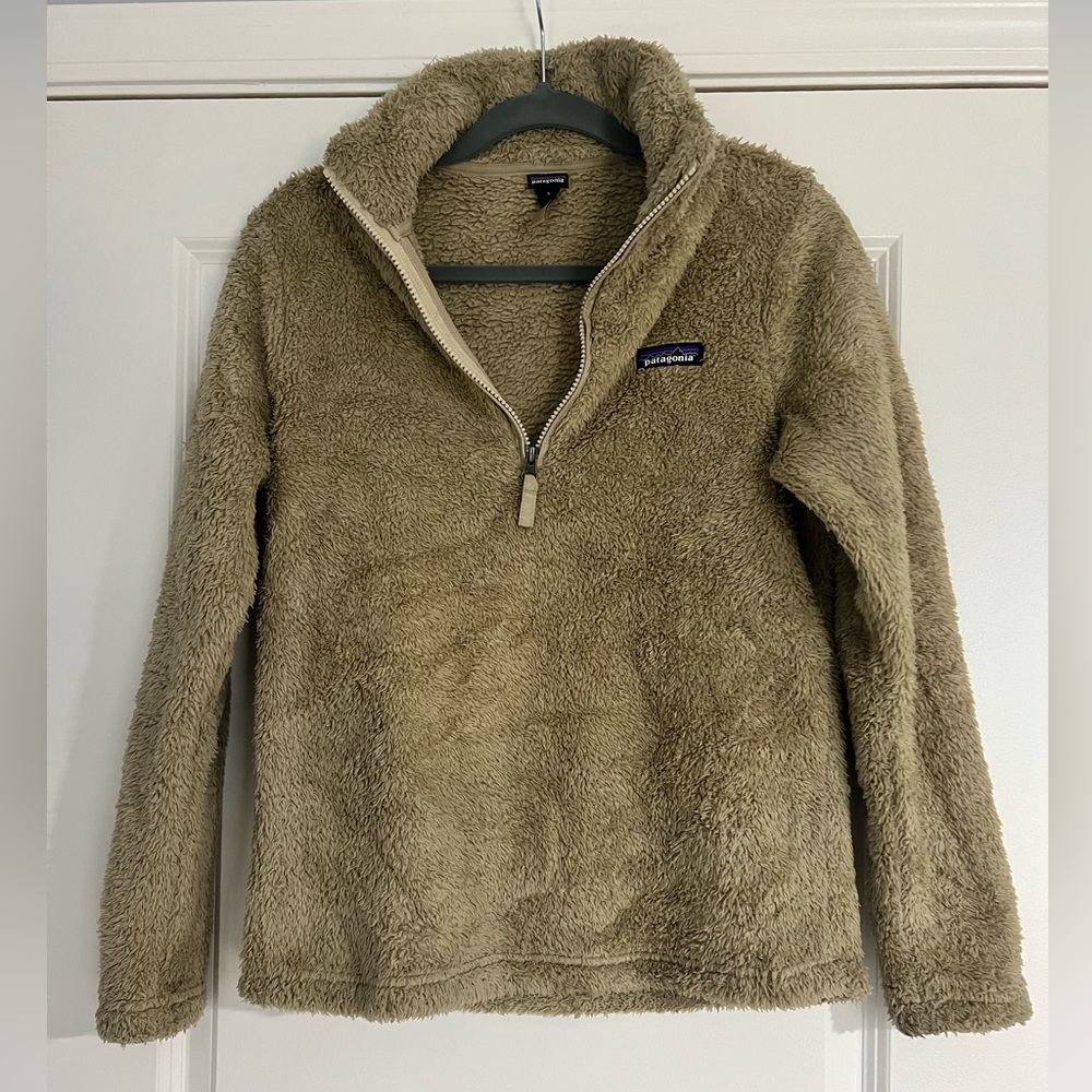 Patagonia half zip tan, cozy sweatshirt size small.